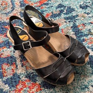 Swedish Hasbeens
Peep Toe Low Sandals, Black, 40